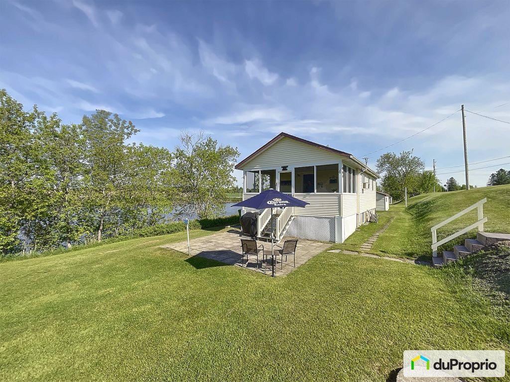 $225,000 - Cottage for sale in St-Stanislas-De-Champlain — photo 1