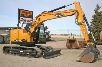 The SY155U shown here is equipped with a Wedge Style Quick Coupler. Front Knock Down Blades are stan...