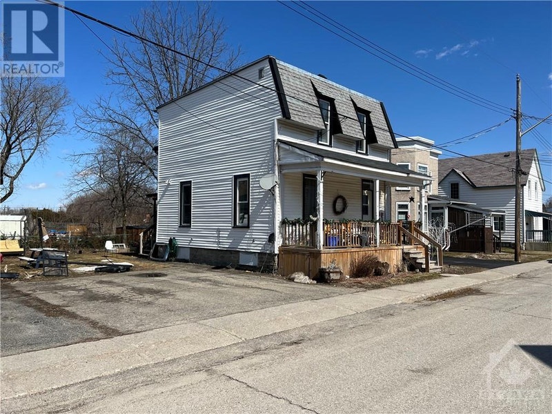 11 WINNIFRED STREET S Smiths Falls, Ontario Houses for Sale Ottawa