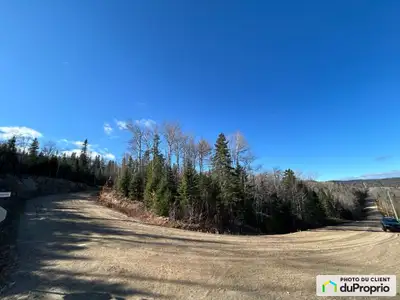 Terrain de 56 637,5 pi. carrés (5 261.8 m. carrés) dans le Fief du Massif. À 20 minutes du Massif de...