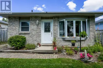 Welcome to this charming 3-bedroom, 1-bathroom bungalow nestled in the heart of Kincardine. Located...