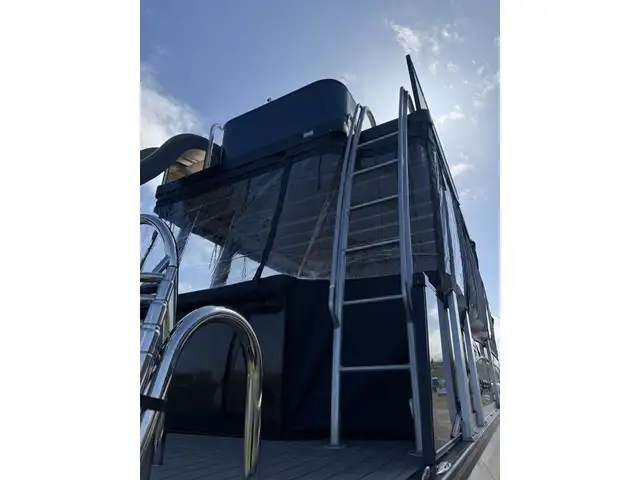 2023 Legend V-Series Aqua Tower Sport Pro w/ full enclosure, 115 in Powerboats & Motorboats in New Glasgow - Image 7