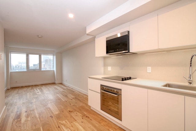 3460 Peel Street 3460 Peel Street — photo 1