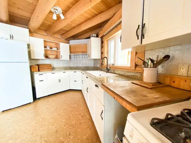 Log home on 10.98 acres (40 mins from Faro) - Felix Robitaille® in Houses for Sale in Whitehorse - Image 14