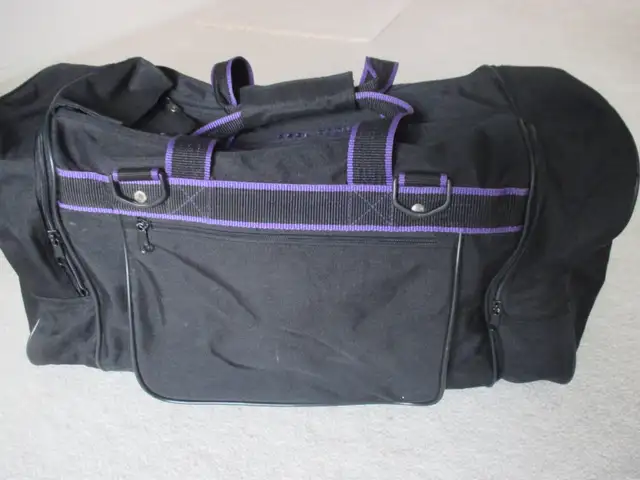 Duffel Bag in Other in Winnipeg - Image 2