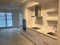 2221 Yonge St