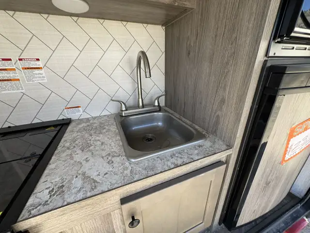 2024 ,Sunray,Sunset Park RV 109E in Travel Trailers & Campers in Kamloops - Image 8