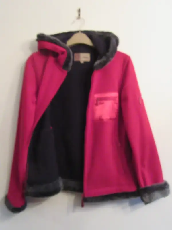 Red Riding Hood Jacket with Zipper & 2 Pockets, Hood in Women's - Tops & Outerwear in City of Montréal - Image 3