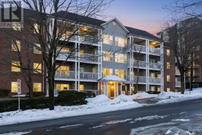 This centrally located condo in Halifaxs sought-after South End is perfect for young professionals,...