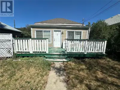 Cute 2-bedroom, 1-bathroom home located in a central area! Currently, it has tenants in place, gener...