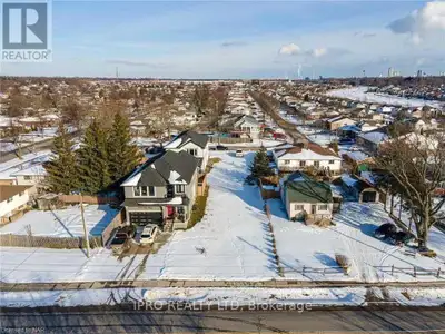 Introducing Your Dream Home Opportunity! Nestled in the coveted neighborhood of Kalar Road, Niagara...