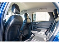 GREAT ESCAPE with TONS OF FEATURES Multi-Zone Air Conditioning | Power Leather Seating | Heated Seat... (image 7)
