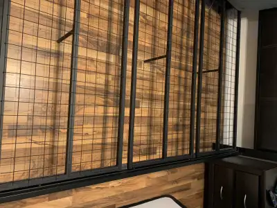 Queen bed frame // cadre de lit queen, View more