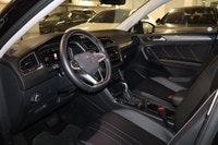 This Volkswagen Tiguan has a powerful Intercooled Turbo Regular Unleaded I-4 2.0 L/121 engine poweri... (image 8)