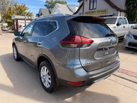 2019 Nissan Rogue AWD SV,excellent conditions,two previous owners,carfax shows a minor claim,safety... (image 7)