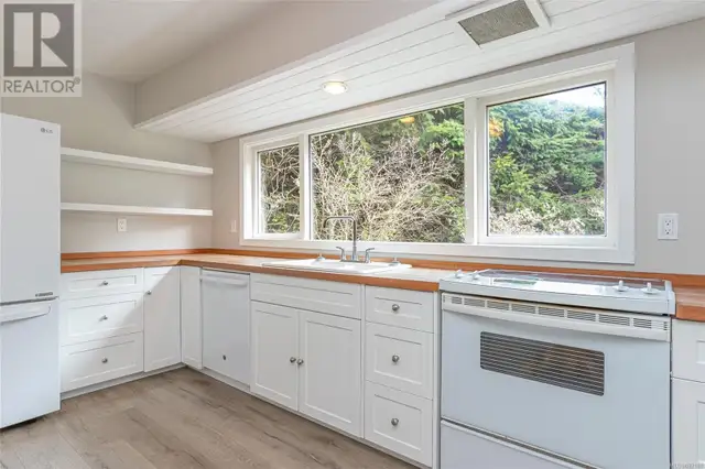 421 Quatsino Rd Qualicum Beach, British Columbia in Houses for Sale in Parksville / Qualicum Beach - Image 14