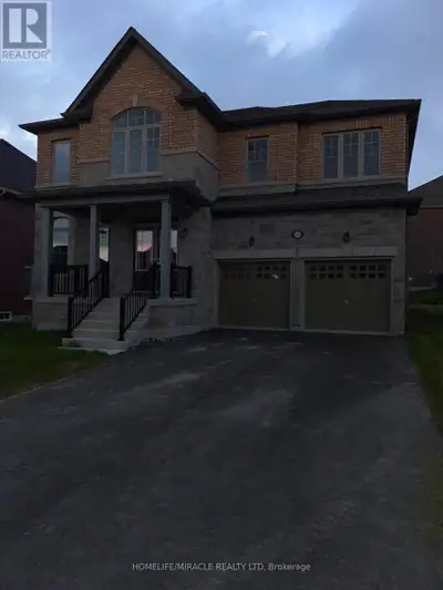 3325 SQFT detached house in the heart of Newmarket near Upper Canada Mall. 2 car garage, smooth 9' c...
