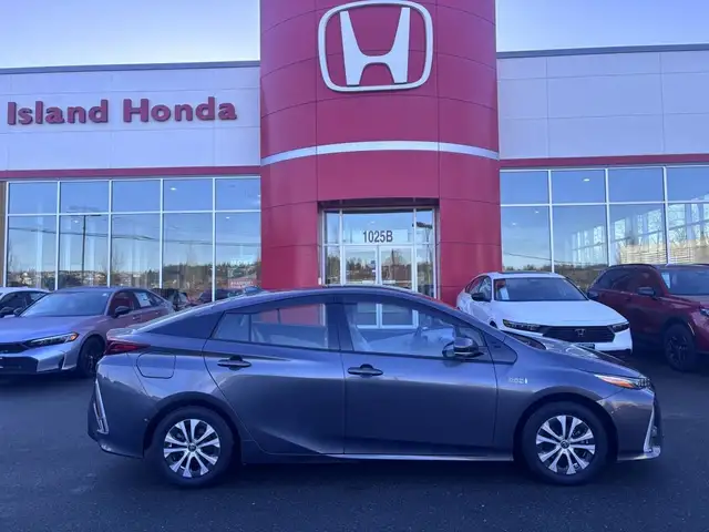 2020 Toyota Prius Prime Upgrade in Cars & Trucks in Comox / Courtenay / Cumberland - Image 11