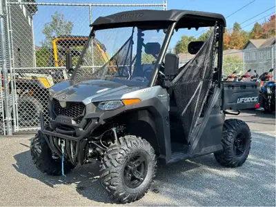 CFMOTO UFORCE 600 EPS LX 2025 Boite dompeur Lumière au DEL Hitch Treuil Accessoires en sus Rock Moto...