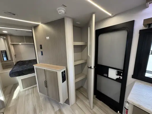 2027 ,Forest River,Salem Hemisphere 255RBHL in Travel Trailers & Campers in Kamloops - Image 10