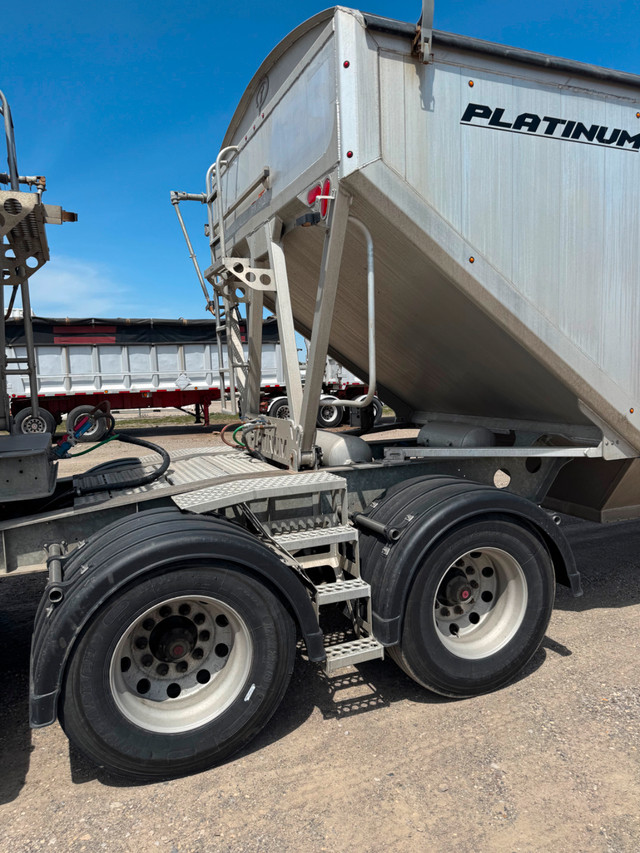 2024 Platinum B-Train Grain Hopper Trailers in Heavy Trucks in Moncton - Image 4