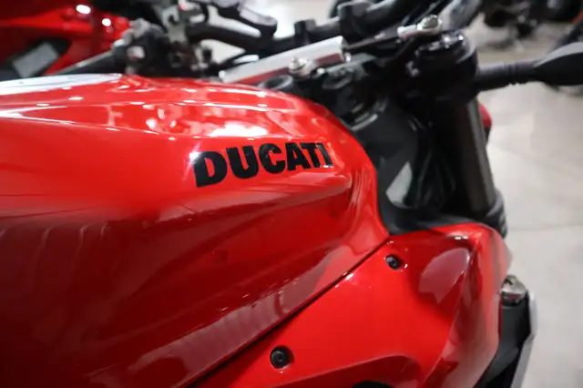 2024 Ducati Streetfighter V2 Red in Sport Bikes in Edmonton - Image 5