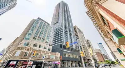 Price: $655,000 / $2,485/mo Stunning southeast-facing corner suite offering breathtaking views of th...