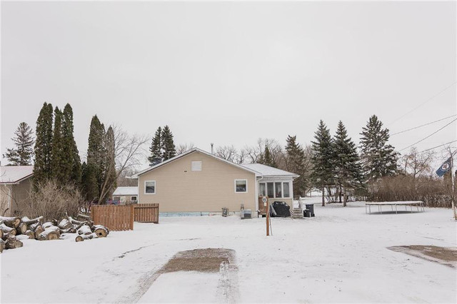 101 Poplar Avenue Elm Creek, Manitoba in Houses for Sale in Portage la Prairie - Image 4