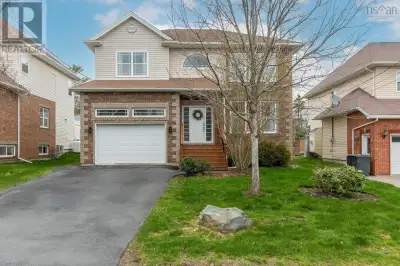 Welcome to 25 Kingsbury Way in the sought-after Ravines of Bedford South. Situated on a quiet cul-de...