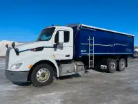2016 Peterbilt 579 Tandem Grain Truck, Auto