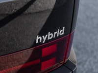 Looking for a spacious, eco-friendly 7-passenger SUV with eye-catching design and premium upgrades?... (image 6)