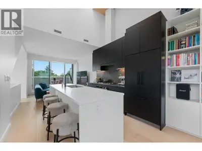 This is the END UNIT townhome you´ve been waiting for! Built by CREO Developments in 2023, this 3-be...