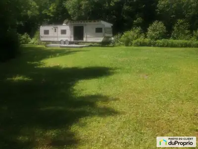 Excellente terre boisée pour la chasse à l'original et chevreuil, la zone de chasse est la 7 Nord. E...