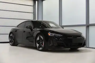 Puissance de 687 HP / Traction intégrale Audi quattro / Ensemble cuir Nappa/ 100% électrique / Roues...