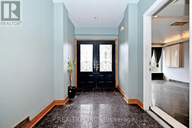622 The Queensway Toronto (Stonegate-Queensway), Ontario, photo 4 of 4