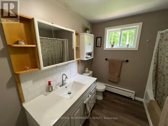 253 LACOURSE LANE Lanark Highlands, Ontario in Houses for Sale in Ottawa - Image 10