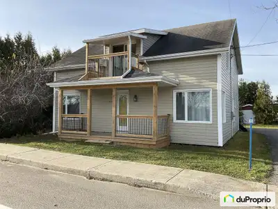 Maison à revenus 30 X 36, bien entretenue avec les années. 4 1/2 au rez-de-chaussée (2 chambres, une...