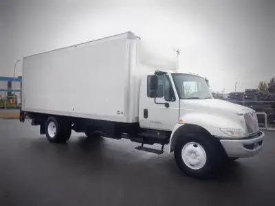 2017 International 4300 26 Foot Cube Van With Power Tailgate Hydraulic Brakes Cummins B6.7 6cyl Tuck...