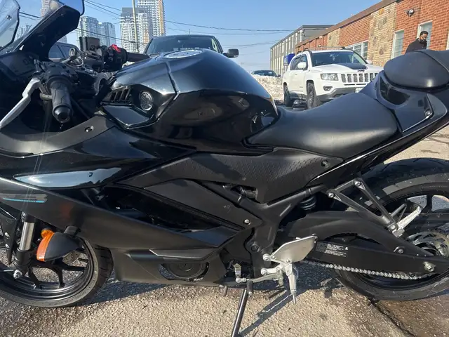 2023 Yamaha YZF-R3 ~ YAMAHA R3 ~ ABS ~ COOL BIKE ~ ONLY 18KMS ~ in Street, Cruisers & Choppers in City of Toronto - Image 18