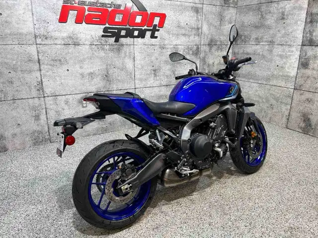 2025 YAMAHA MT-09 in Sport Touring in Laval / North Shore - Image 5