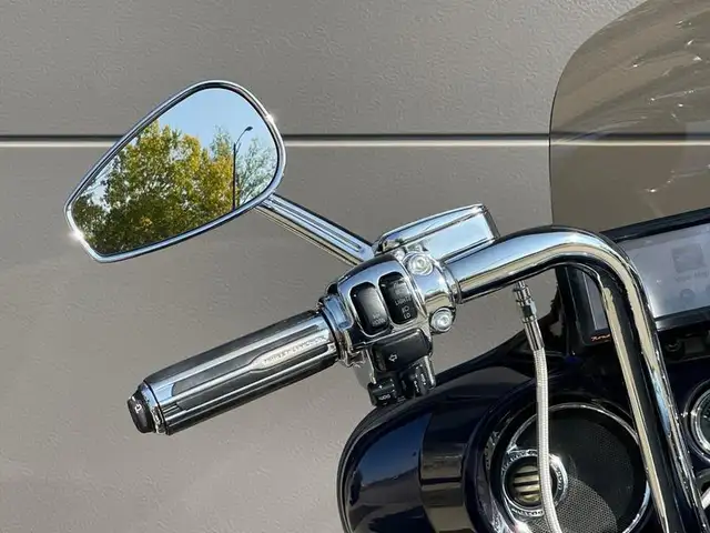 2012 Harley-Davidson FLHTCUSE7 - CVO Ultra Classic Electra Glide in Sport Touring in Edmonton - Image 17