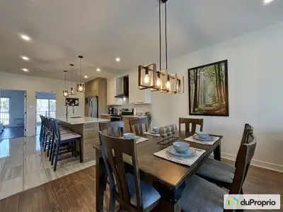 Pour les adeptes du plein-air avec la possibilité de faire de la location court terme, ce condo mode...