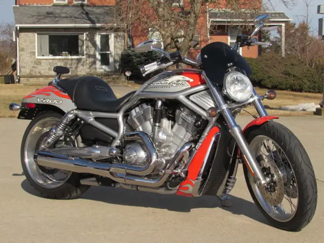 2007 Harley-Davidson VRSCX Screamin' Eagle V-Rod in Street, Cruisers & Choppers in Leamington - Image 5