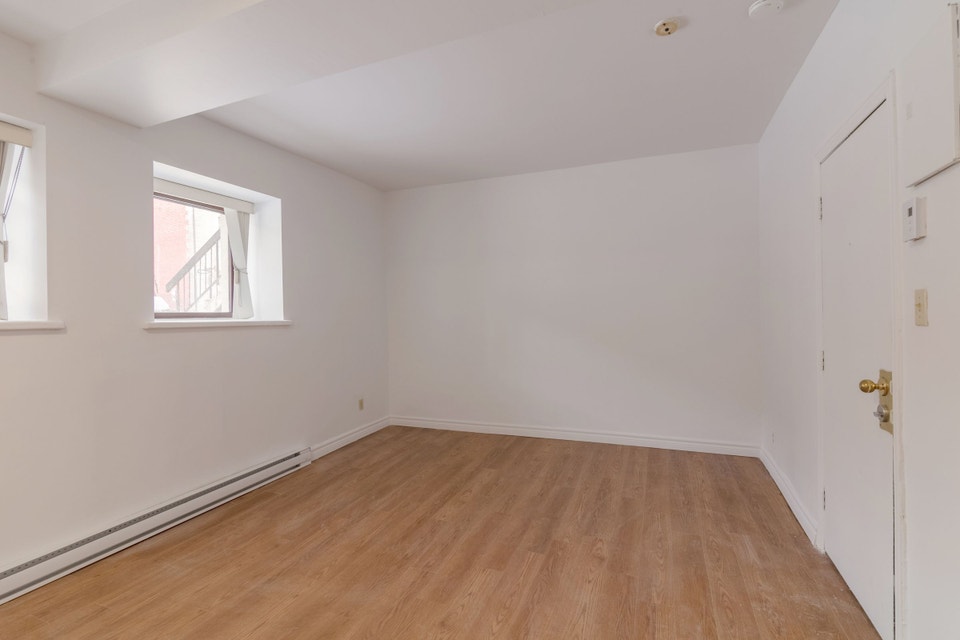 Basement studio near McGill - ID 1875 3
