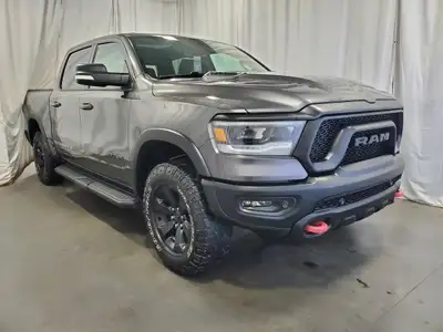 -4x4 -Fog Lights -Side Step Bar -Soft Tonneau Cover -Mag Wheels -Power Seats -Navigation -Leather Se...