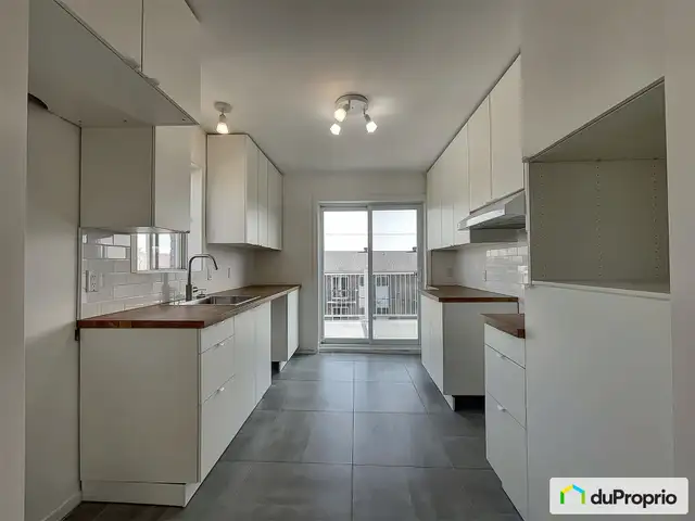 $939,000 - Triplex for sale in Chambly in Houses for Sale in Longueuil / South Shore - Image 3