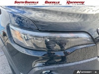 Apple Carplay / Android Auto, 1 Owner, Clean Accident History Report, Low Kms, 3.517 Axle Ratio, 6 S... (image 9)