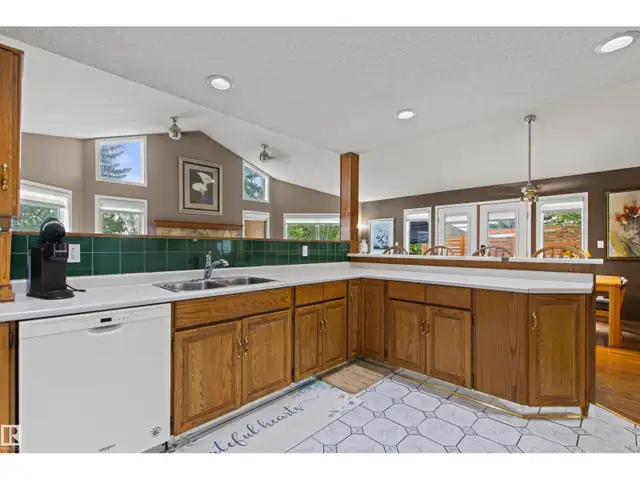11139 157 AV NW Edmonton, Alberta in Houses for Sale in St. Albert - Image 9