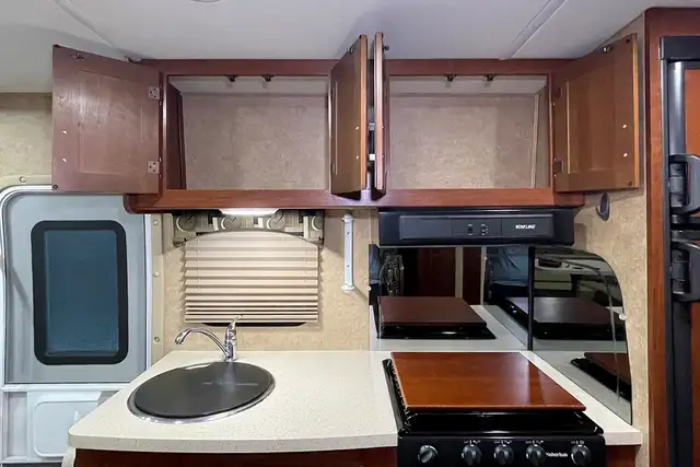 2015 Forest River Lexington 265DS – Pre-Owned Class B+ Motorhome in RVs & Motorhomes in Red Deer - Image 27