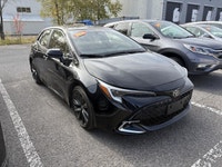 Ce Corolla Hatchback est équipé de : Volant chaffant, Intérieur en cuir, GPS, Mags, Bluetooth, Cruis... (image 3)